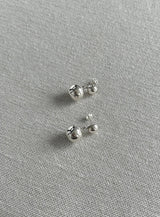 ハーフアンドボールピアス