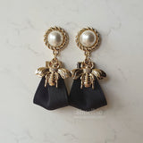 クラシックビーアンドリボンピアス / Classic Bee and Ribbon Piercing - Black