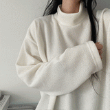 パグボクシーフィットルースハーフタートルネックTシャツ