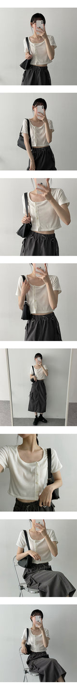 ロレーヌボタンクロップドショートスリーブTシャツ / Lorraine button cropped short sleeve T-shirt
