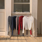 [Belied made] More twisted V-neck embroidery long-sleeved knit