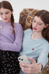 スモールチェリークロップ丈ニット／SMALL CHERRY CABLE CROP KNIT [LIGHT LAVENDER]