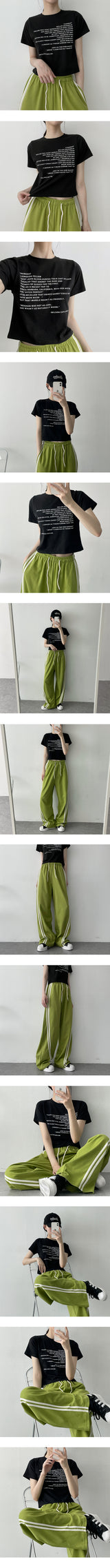 モランレタリングハーフクロップショートスリーブTシャツ / Molan lettering half-crop short-sleeved T-shirt