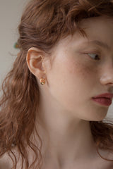 カラーポイントミニカーブピアス/Color point mini curve 'gold' earring (4colors)