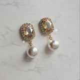 Elegant Oval Crystal and Pearl Piercing - Golden Shadow (ITZY Chaeryeong Piercing)