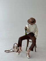 レザーコーティドストレートパンツ