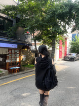 オフショルダースリットウィンドアノラックパーカー / shoulder slit wind anorak hood