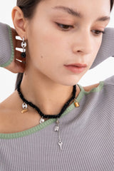 ウールニットユニークオブジェクトネックレス/Wool black knit with unique objects necklace