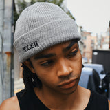 シグネチャーレタリングビーニー /SIGNATURE LETTERING BEANIE-GRAY