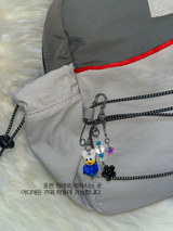 [Leegikwang] Rabbits in happiness pin keychain (2color)