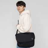デイジーブーケベア刺繍クロスメッセンジャーバッグ / Daisy Bouquet Bear Embroidery Cross Messenger Bag