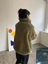 Mutual twist zip up knit 